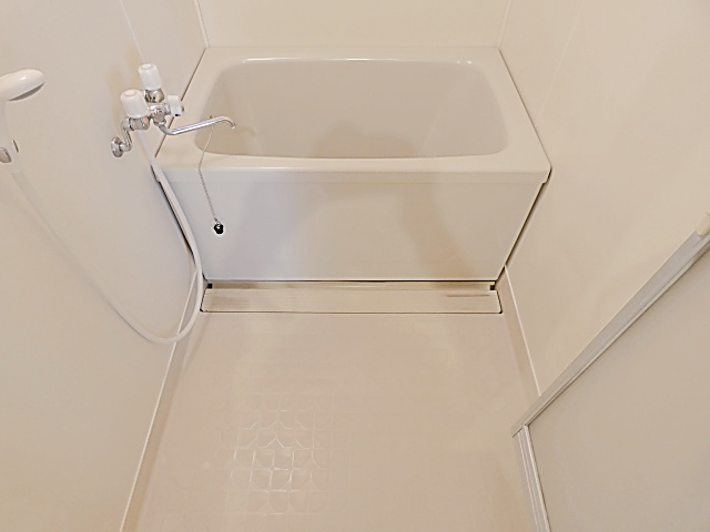 メルローズ２号館の浴室|きれいなお風呂です