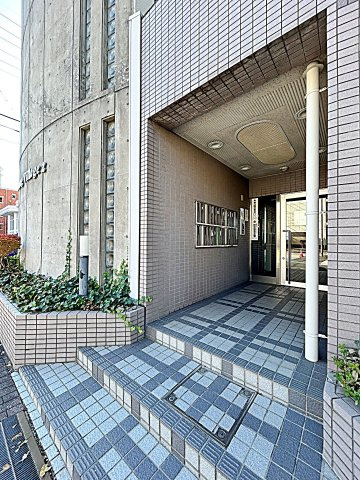 Young　Village2のエントランス|ゆとりのあるエントランスです