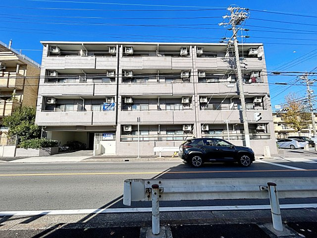 Young　Village2の外観|コンクリートうちっぱなしのオシャレな外観