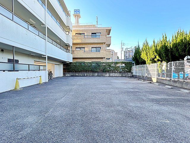 Young　Village2の駐車場|駐車場があるので、車を買う予定の方も安心です