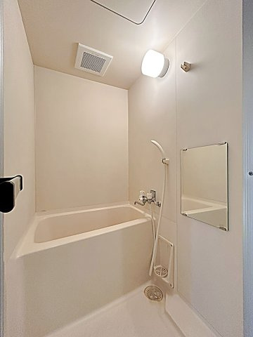 Young　Village2の浴室|コンパクトで使いやすいお風呂です