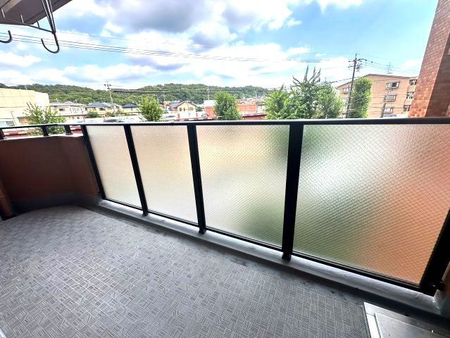 ライオンズマンション高針台のバルコニー|バルコニーからの眺めを楽しみながら食事をしませんか