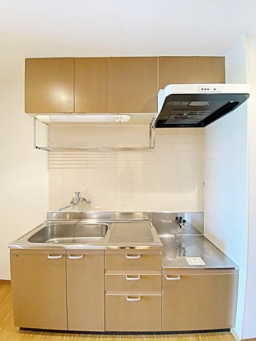 リヴェル下島のキッチン|コンパクトなキッチンで掃除もラクラク