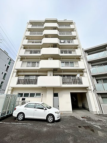 レジデンス栄光の外観|落ち着いた雰囲気の外観です