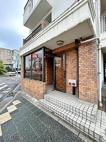レジデンス栄光のエントランス|毎日通るエントランスはこのようになっています