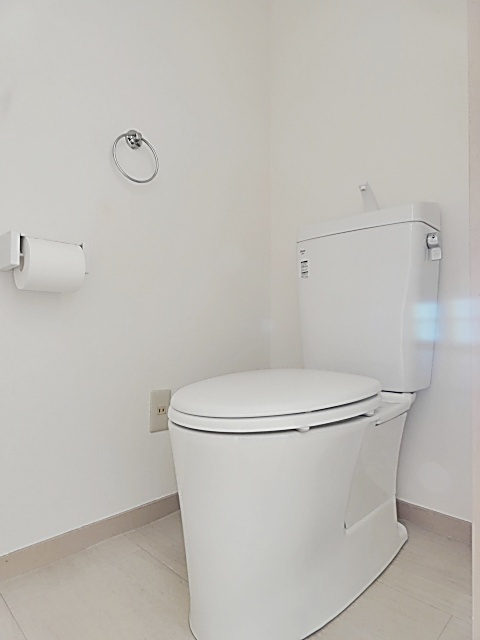レジデンス栄光のトイレ|落ち着いた色調のトイレです