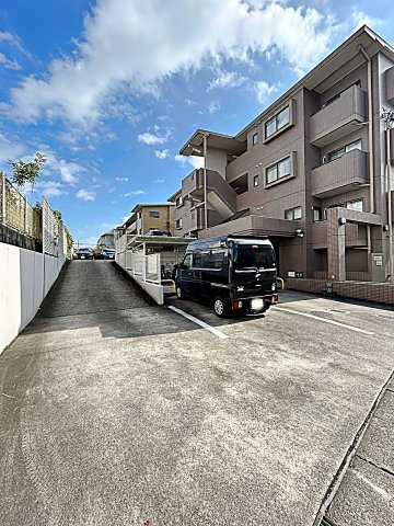 レジデンス社が丘の駐車場|駐車場完備です