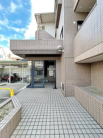 レジデンス社が丘のエントランス|清潔なエントランスです
