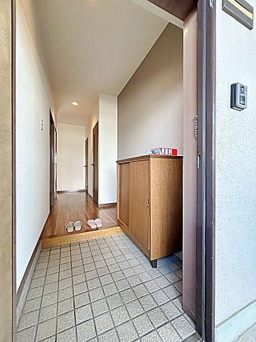 レジデンス社が丘の玄関|明るい玄関です