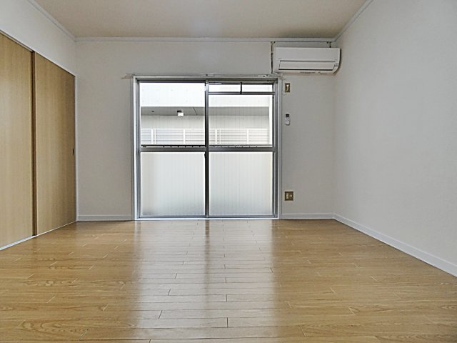 ロイヤルパレスの洋室|コンパクトで使いやすい洋室です