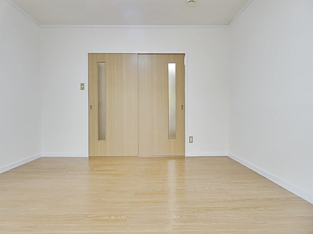 ロイヤルパレスの洋室|落ち着いた色調の洋室です