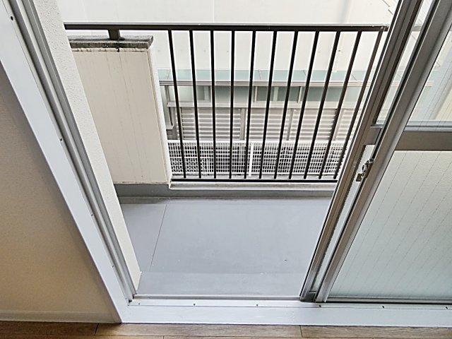 ロイヤルパレスのバルコニー|暖かな日差しのふりそそぐバルコニー