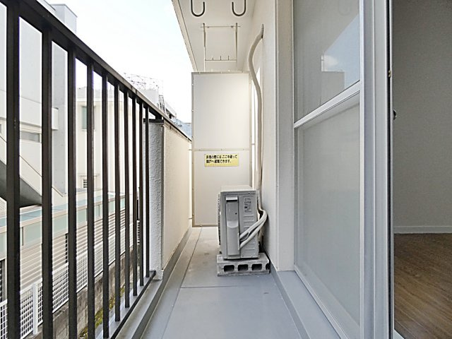 ロイヤルパレスのバルコニー|お洗濯にも便利なバルコニー付き