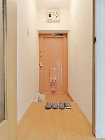 ロイヤルパレスの玄関|明るい玄関です