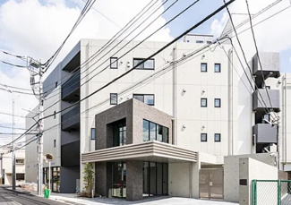 【外観】 | 鉄筋コンクリート造のがっちりとした建物。