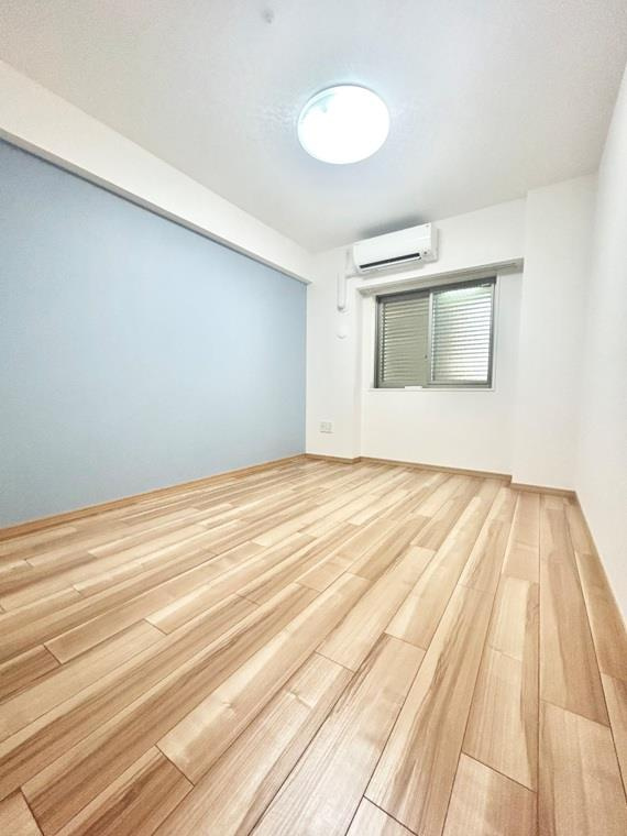 ヴィラス星ヶ丘の森の寝室|落ち着いた色調の寝室です