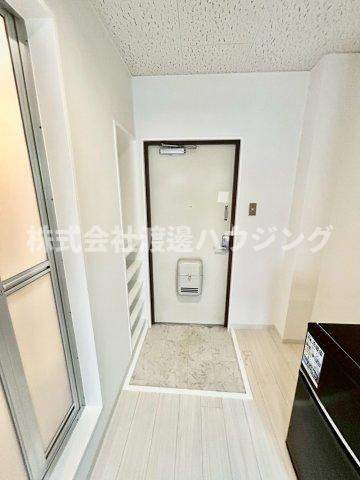 the house esaka EASTの玄関