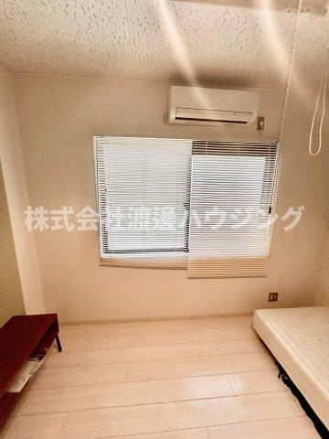 the house esaka EASTの内装