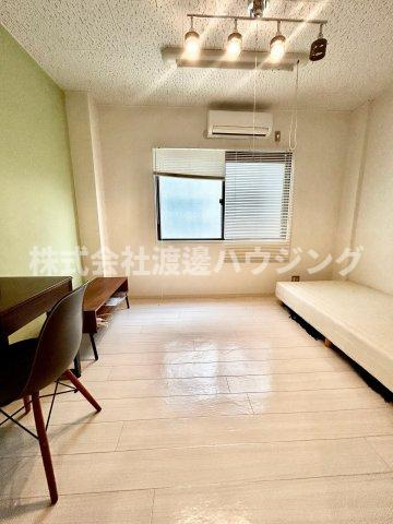 the house esaka EASTの内装