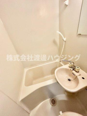 the house esaka EASTの浴室