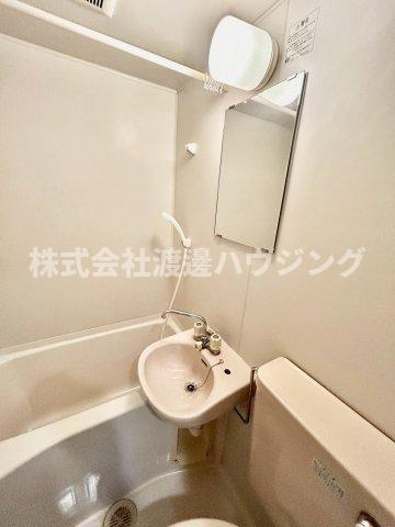 the house esaka EASTの洗面所