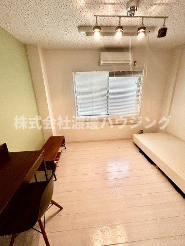 the house esaka EASTの寝室