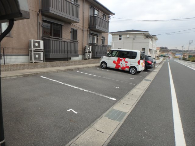マ メゾンの駐車場