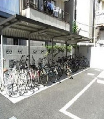 【その他共用部分】 | ＲＥＳＩＤＥＮＣＥ　ＳＡＴＳＵＭＡ | 駐輪場。
