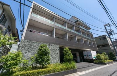 【外観】 | ＲＥＳＩＤＥＮＣＥ　ＳＡＴＳＵＭＡ | 鉄筋コンクリート造のがっちりとした建物。