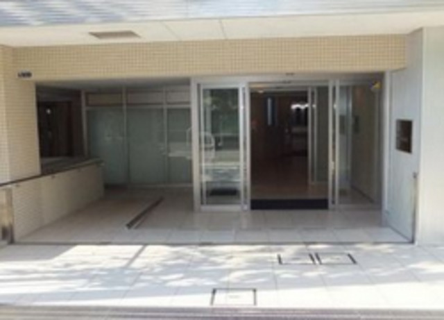 新宿区中落合１丁目の賃貸マンションのエントランス