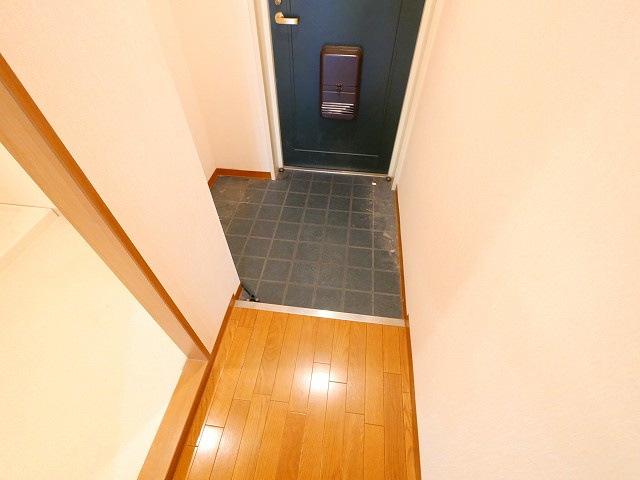 パークヴィレッジ学園前の玄関
