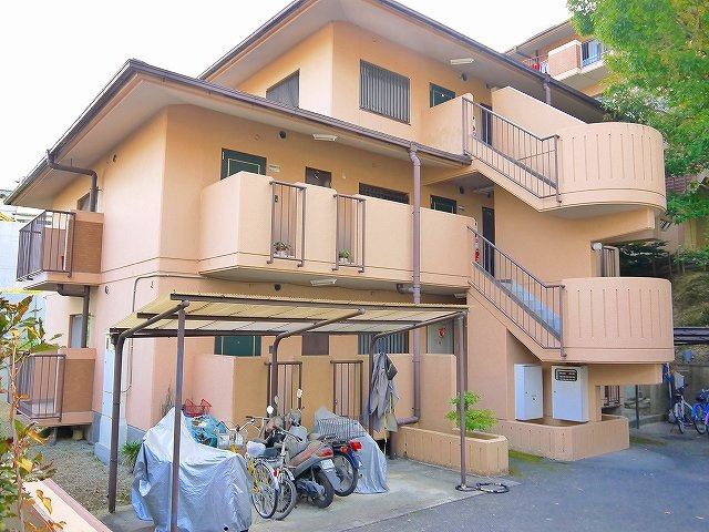 パークヴィレッジ学園前の外観