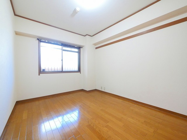 パークヴィレッジ学園前の洋室