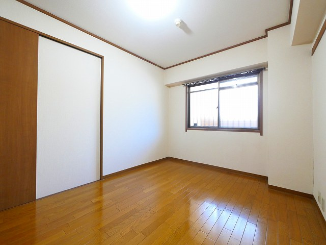 パークヴィレッジ学園前の洋室