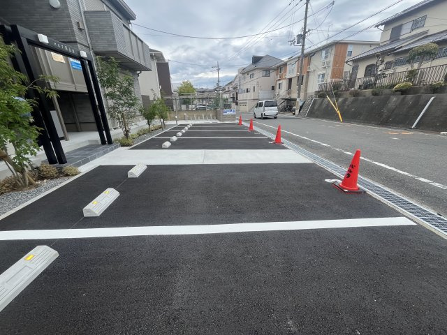 パルク西山台の駐車場