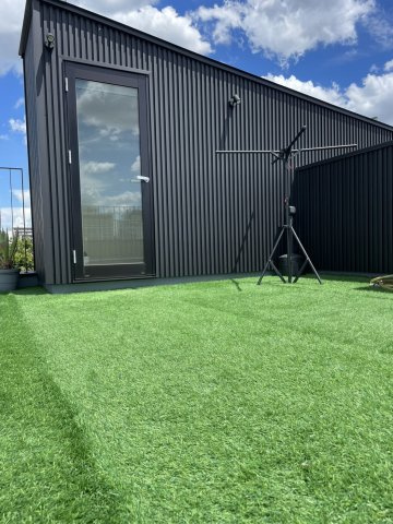 杉並区高円寺南2丁目　築浅中古住宅の外観|完成時(2022年5月)の写真です。現況、人口芝を敷いています。照り返しが抑えられて快適です。