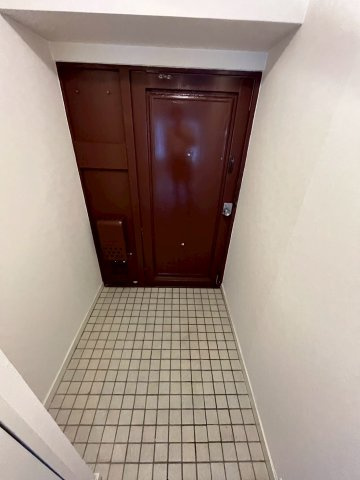 与力町スカイハイツの玄関