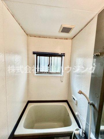 立花町３丁目戸建のその他|浴室に窓あり
