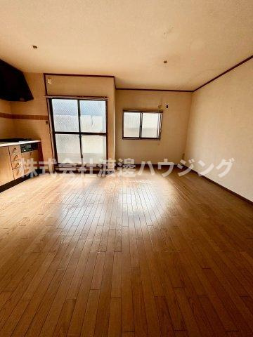 立花町３丁目戸建の居間・リビング