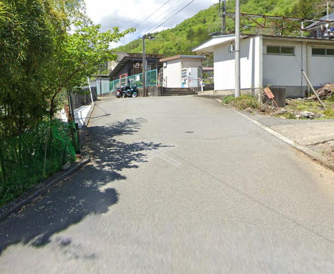 山梨県大月市　戸建ての駐車場