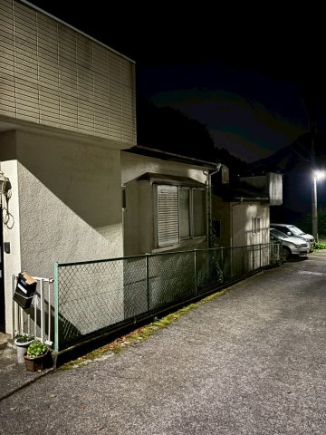 山梨県大月市　戸建ての前面道路含む現地写真