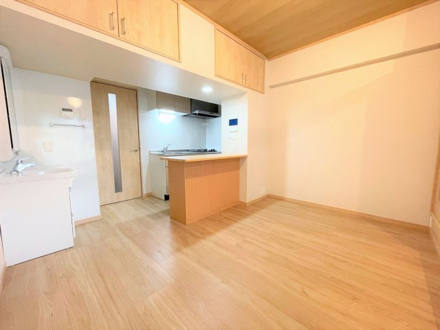 【居間・リビング】 | エステート・モア 平尾堀川 | 別号室の写真になります。現況優先。