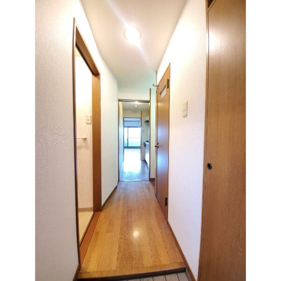 【玄関】 | クレーネ平尾 | 別号室の写真になります。現況優先。