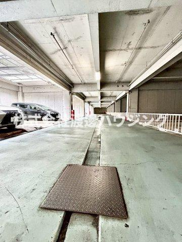 アーバンパーク緑地公園の駐車場