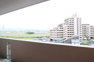 【展望】 | 前面はさえぎる高層ビルもなく、美しい青空の眺望が広がります