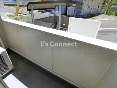 【バルコニー】 | ペネトラーレ・北中山Ⅲ | 晴れた日には洗濯物もたくさん干せます。