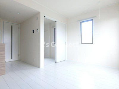 【居間・リビング】 | ドリームポート富谷 | 角部屋で２面に窓があります。