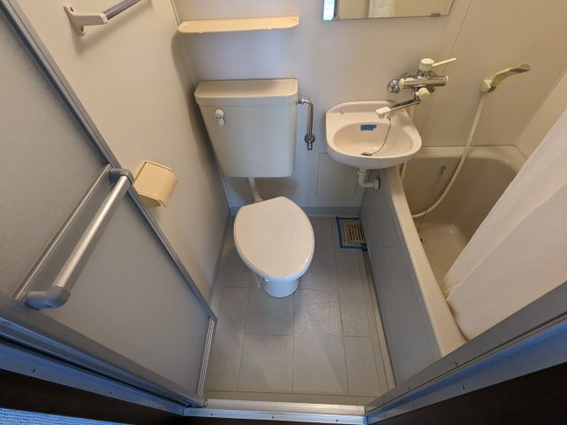 プチハウスのシャワールーム