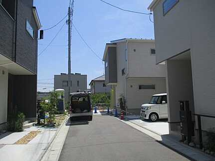 広島市佐伯区千同１丁目の前面道路含む現地写真