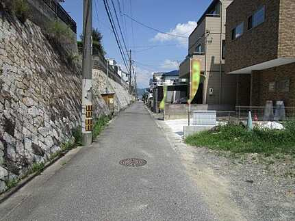 安佐南区八木6丁目の前面道路含む現地写真